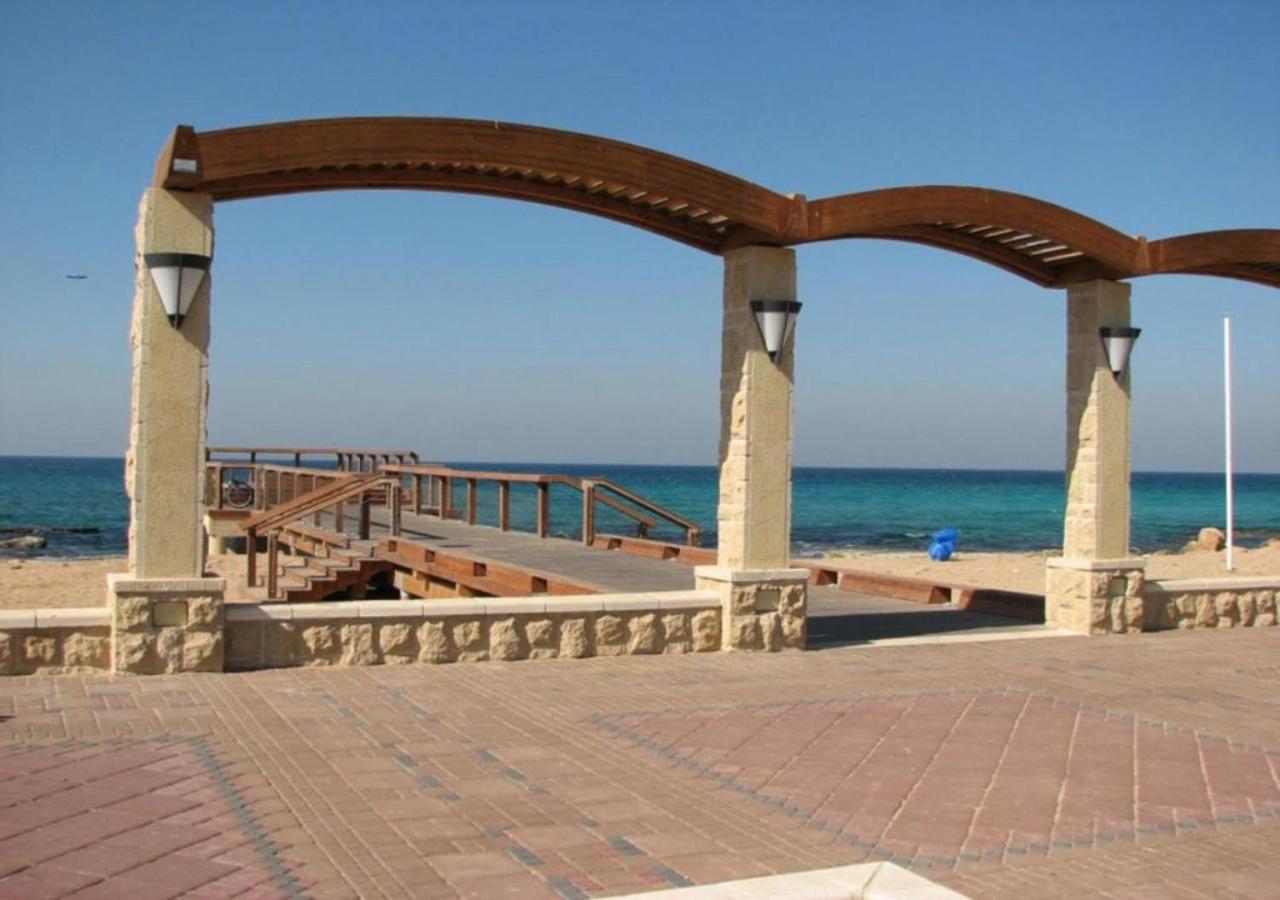 Balfour Sea View City Center Nahariya Esterno foto