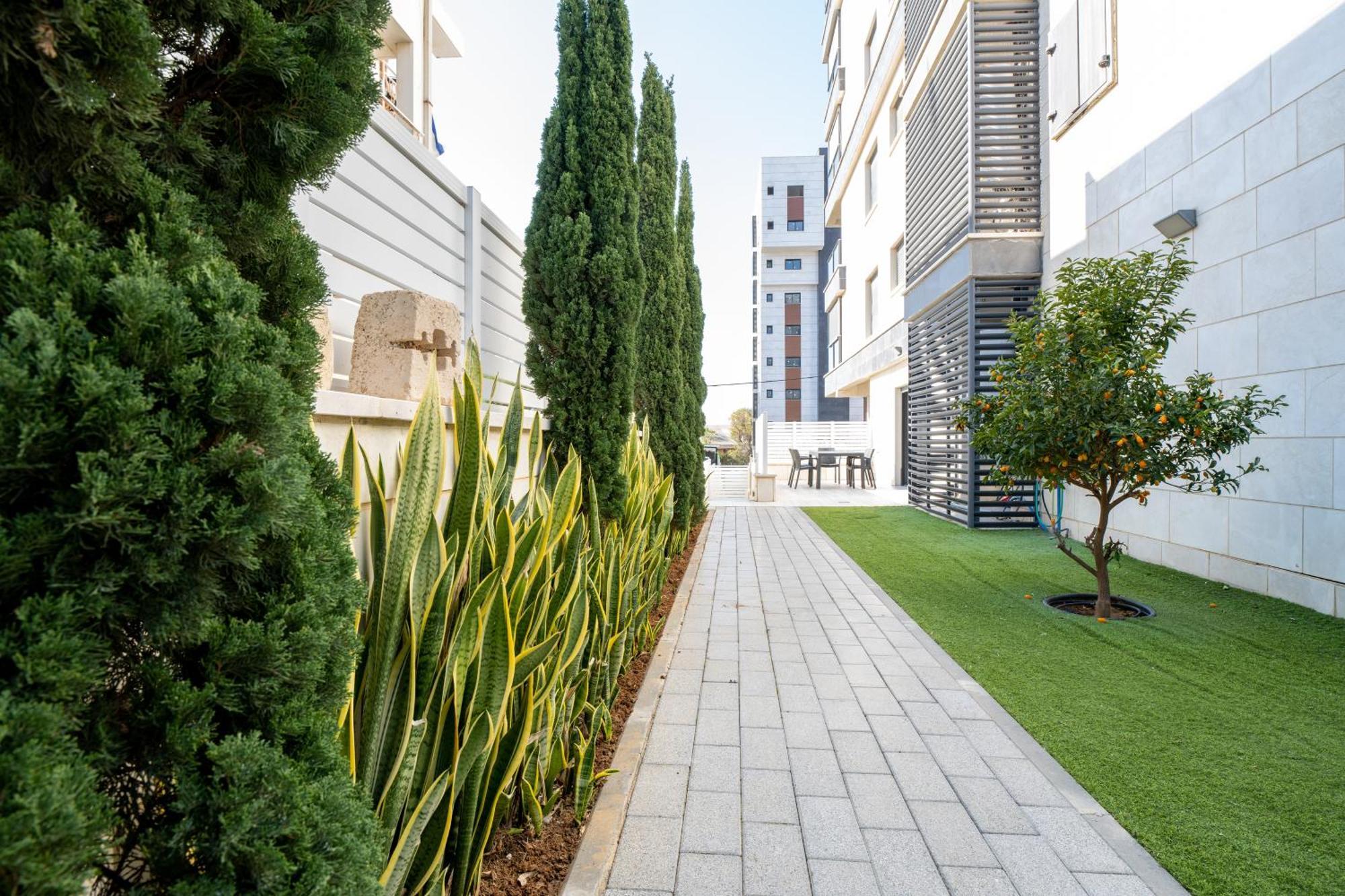 Balfour Sea View City Center Nahariya Esterno foto