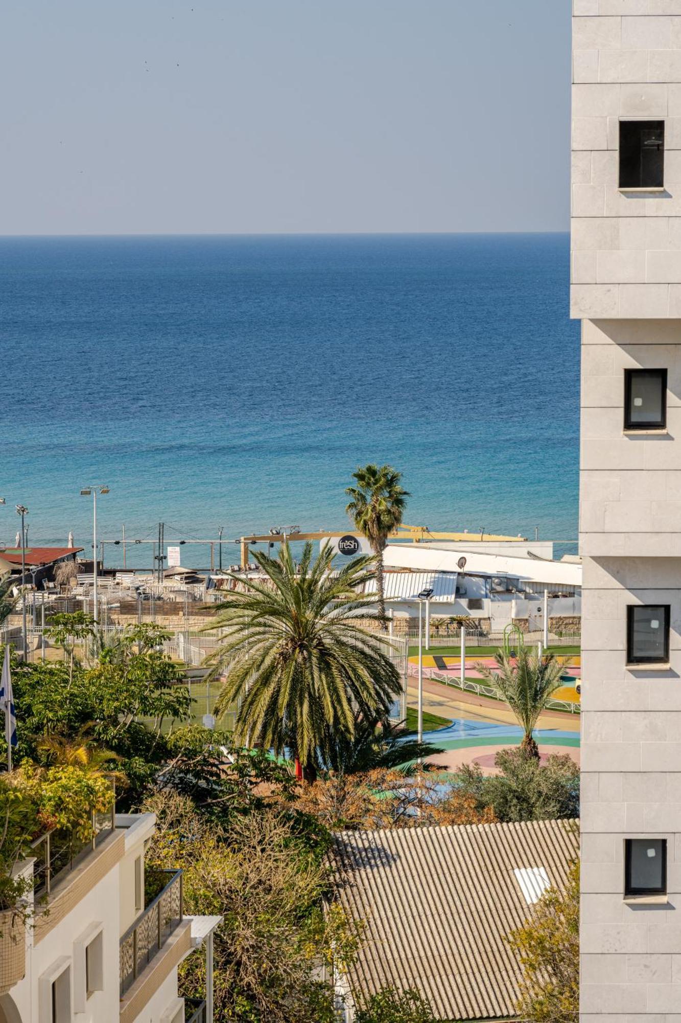 Balfour Sea View City Center Nahariya Esterno foto
