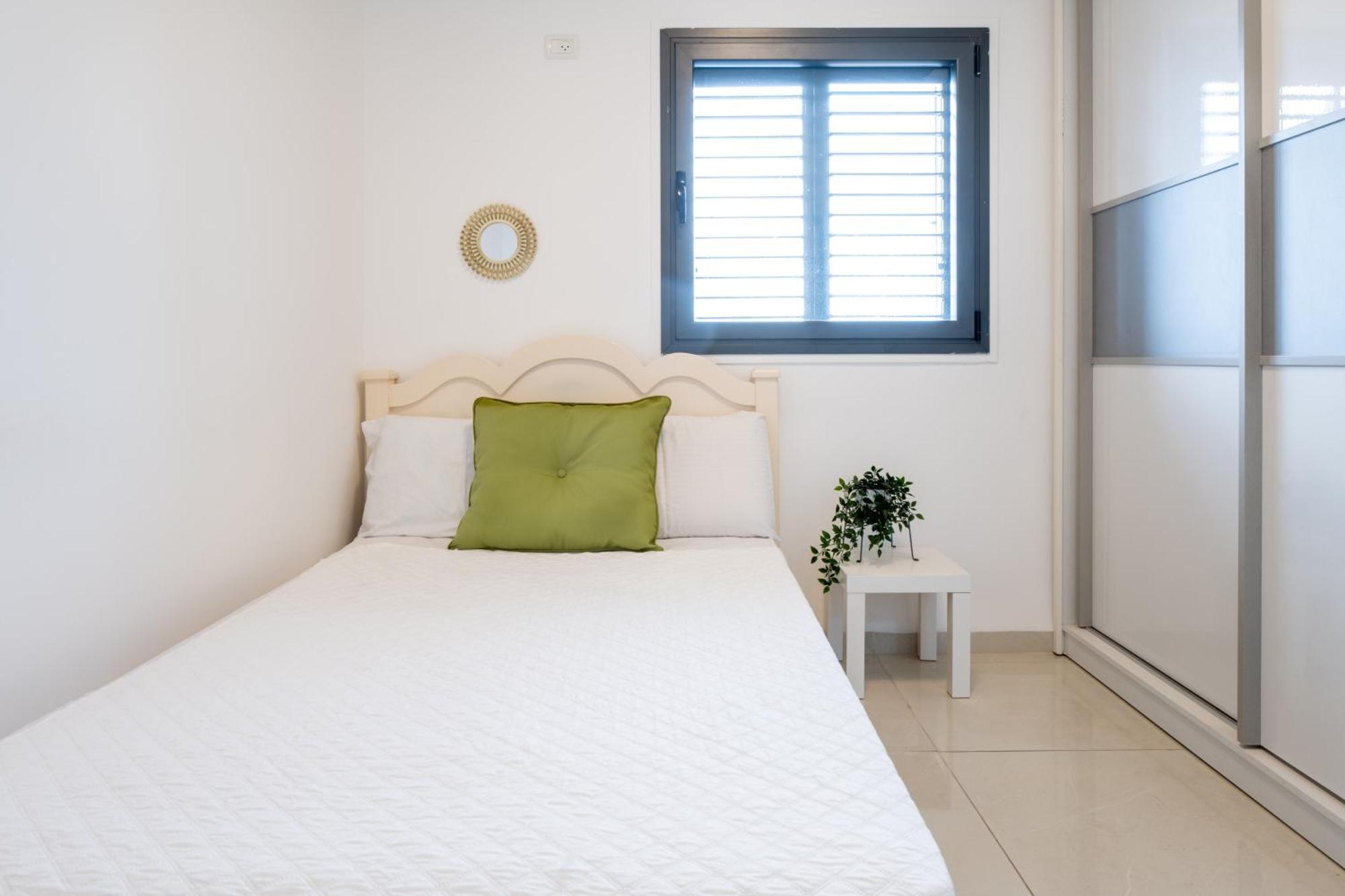 Balfour Sea View City Center Nahariya Esterno foto