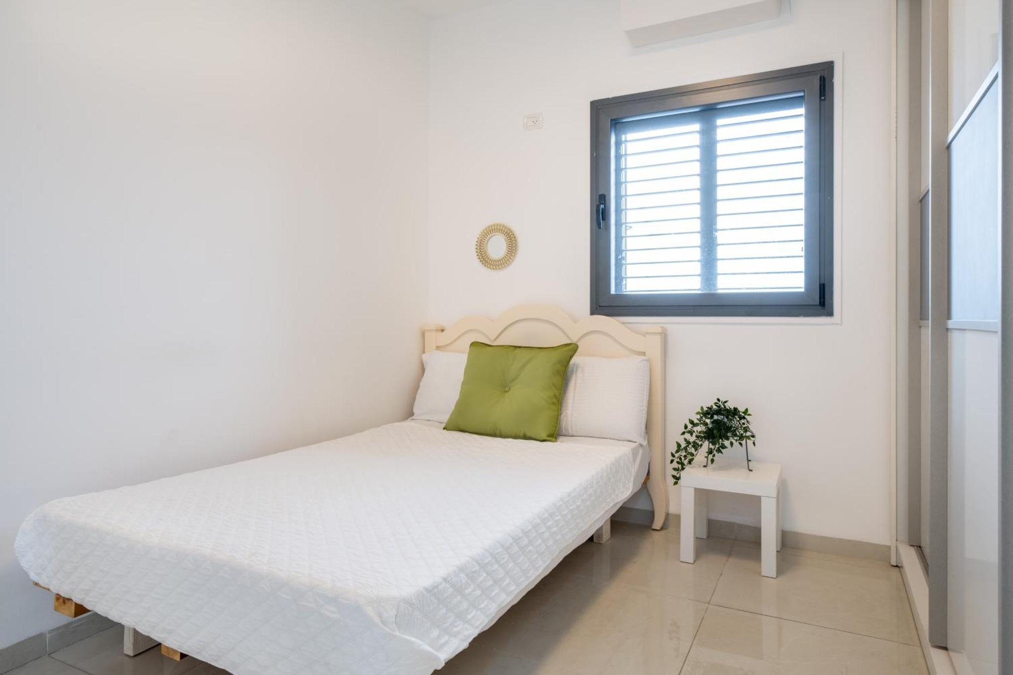 Balfour Sea View City Center Nahariya Esterno foto