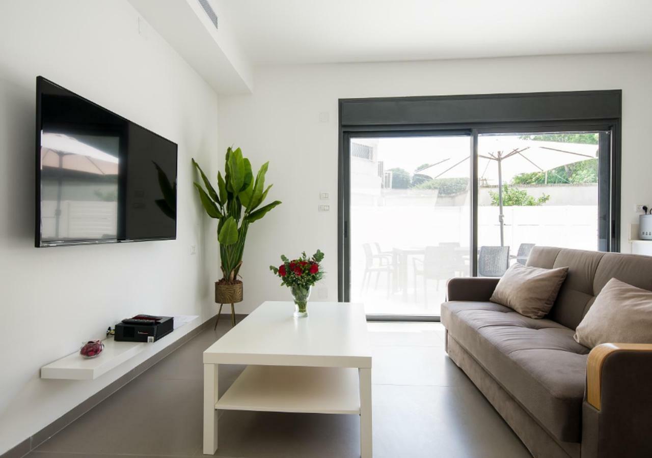Balfour Sea View City Center Nahariya Esterno foto