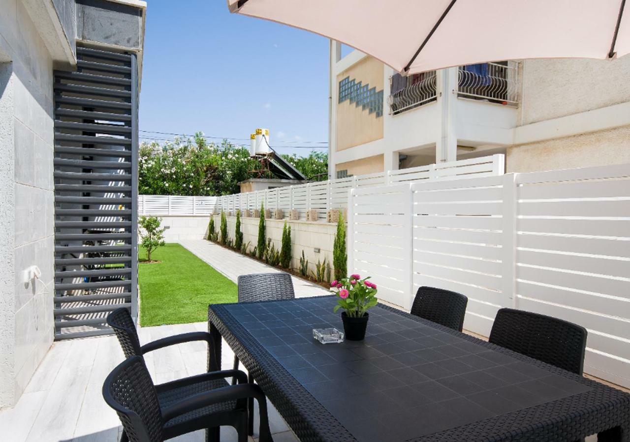 Balfour Sea View City Center Nahariya Esterno foto
